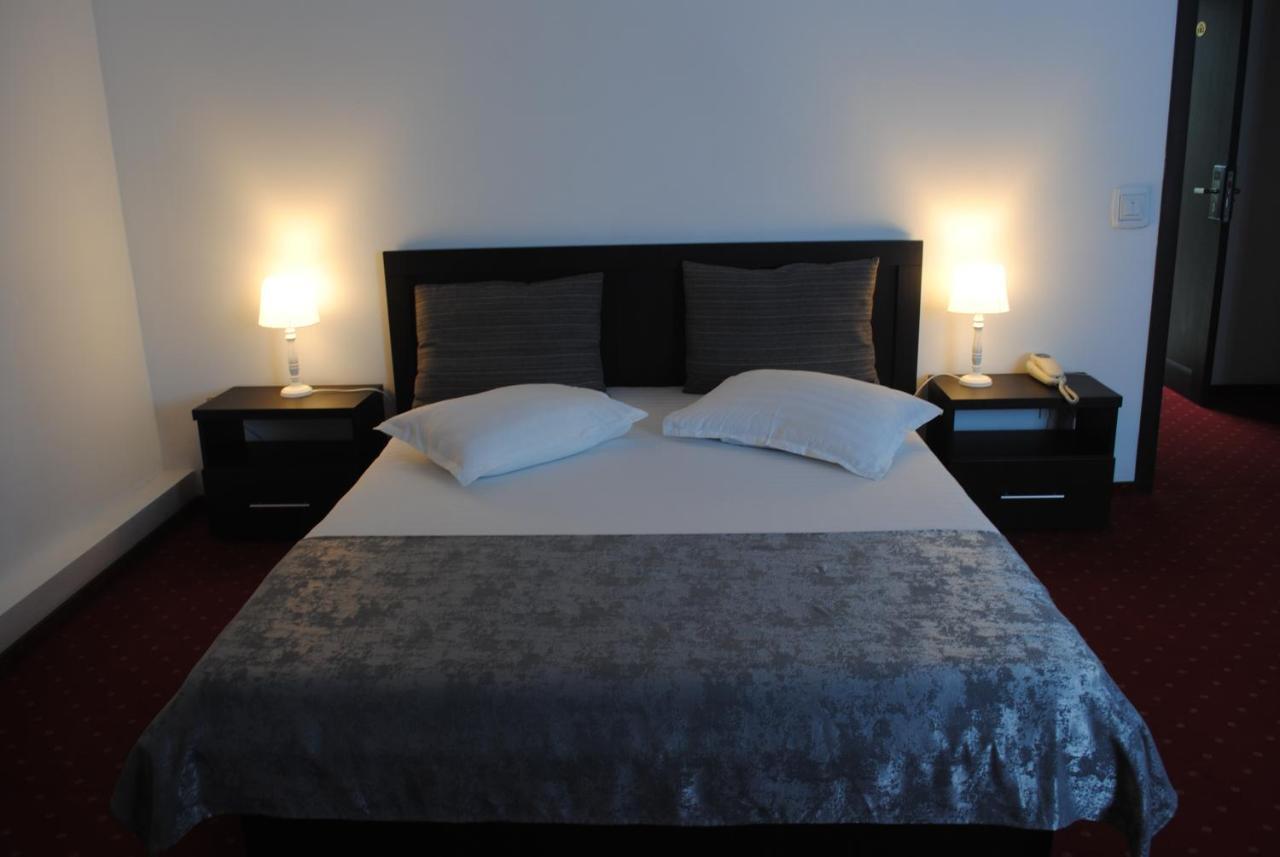 Hotel Corona Drobeta Turnu Severin Luaran gambar